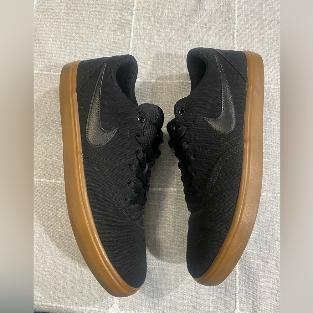 Nike Mens SB Solar Check Canvas Skate Shoe